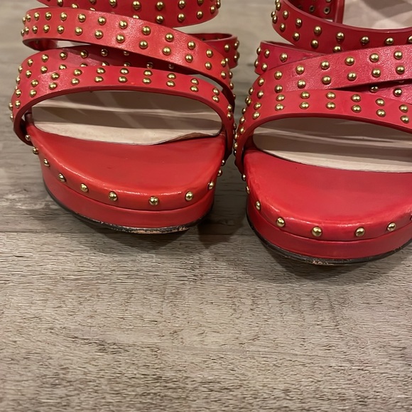 Micheal Michael Kors Red platform heels gold beads - Picture 5 of 7
